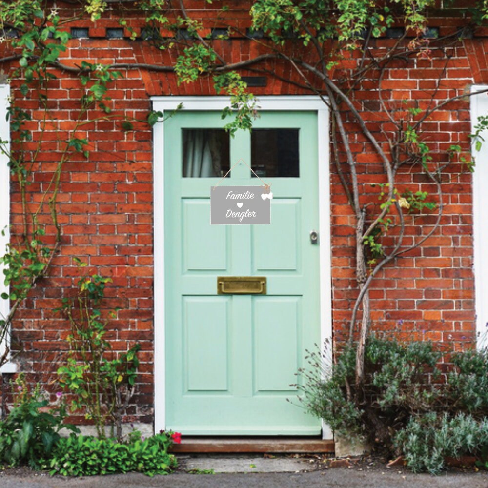 Graues Türschild aus Holz | Liebevoll handgefertigt u. personalisiert | Namensschild mit Familiennamen | 2 Größen zur Auswahl