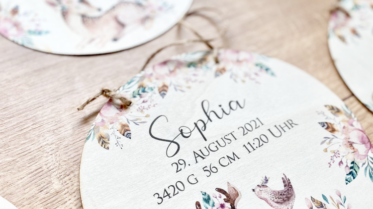 Handgefertigte Geburtstafeln aus Holz zur Geburt und Taufe 