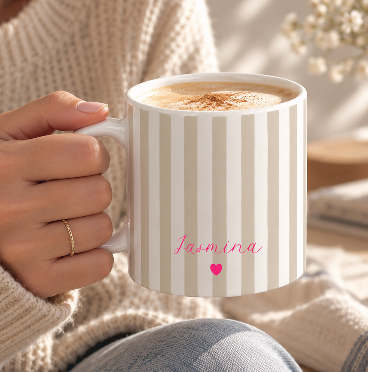 Personalisierte Keramiktasse mit Name – gestreifte Tasse mit Herz