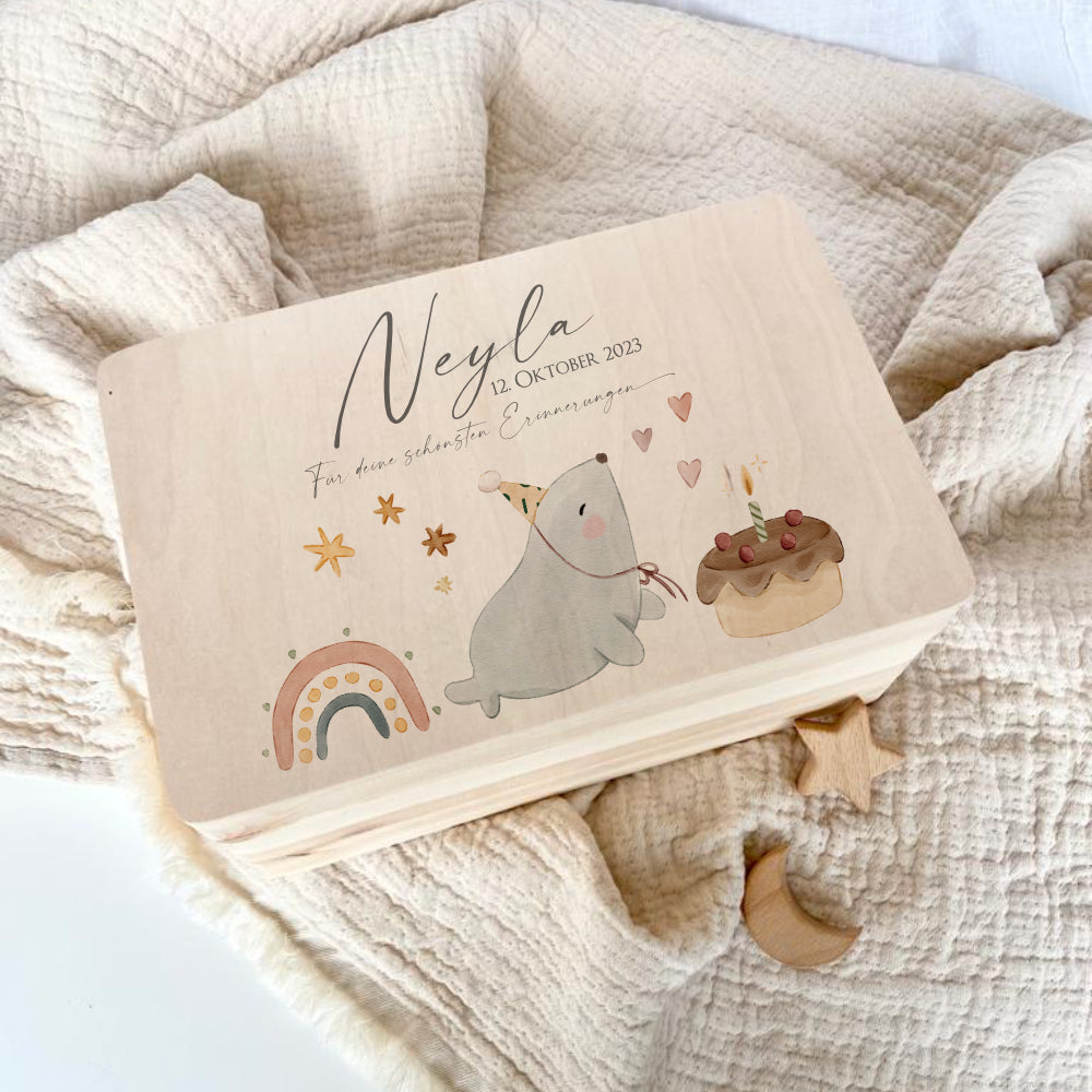Personalisierte Holz Erinnerungsbox mit Motiv "Seerobbe"