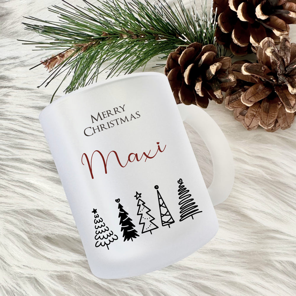 Merry Christmas Glasasse mit dem Namen personalisiert und Tannen gestaltet