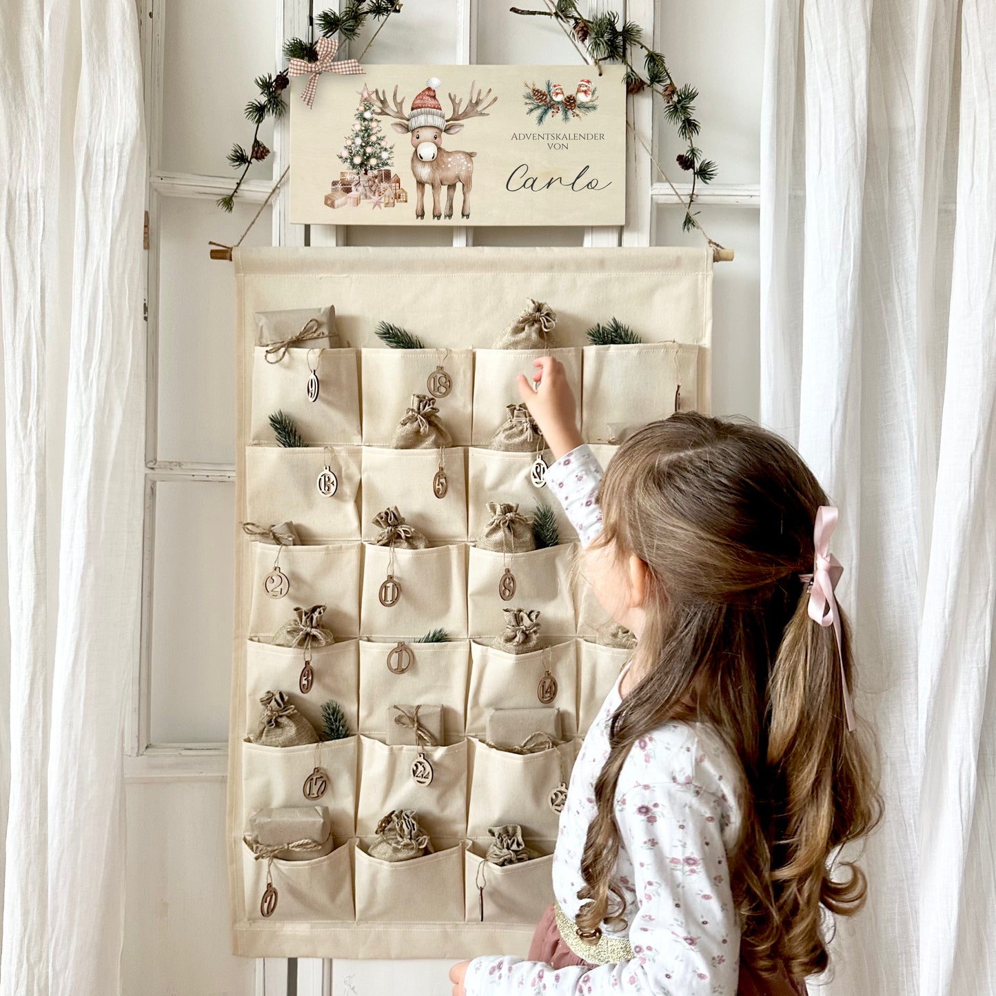 XL Adventskalender "Elch" mit Namen aus Stoff mit Holzschild, Zahlen & Jutesäckchen personalisierter Kinder Adventskalender Befüllen Mädchen Jungen