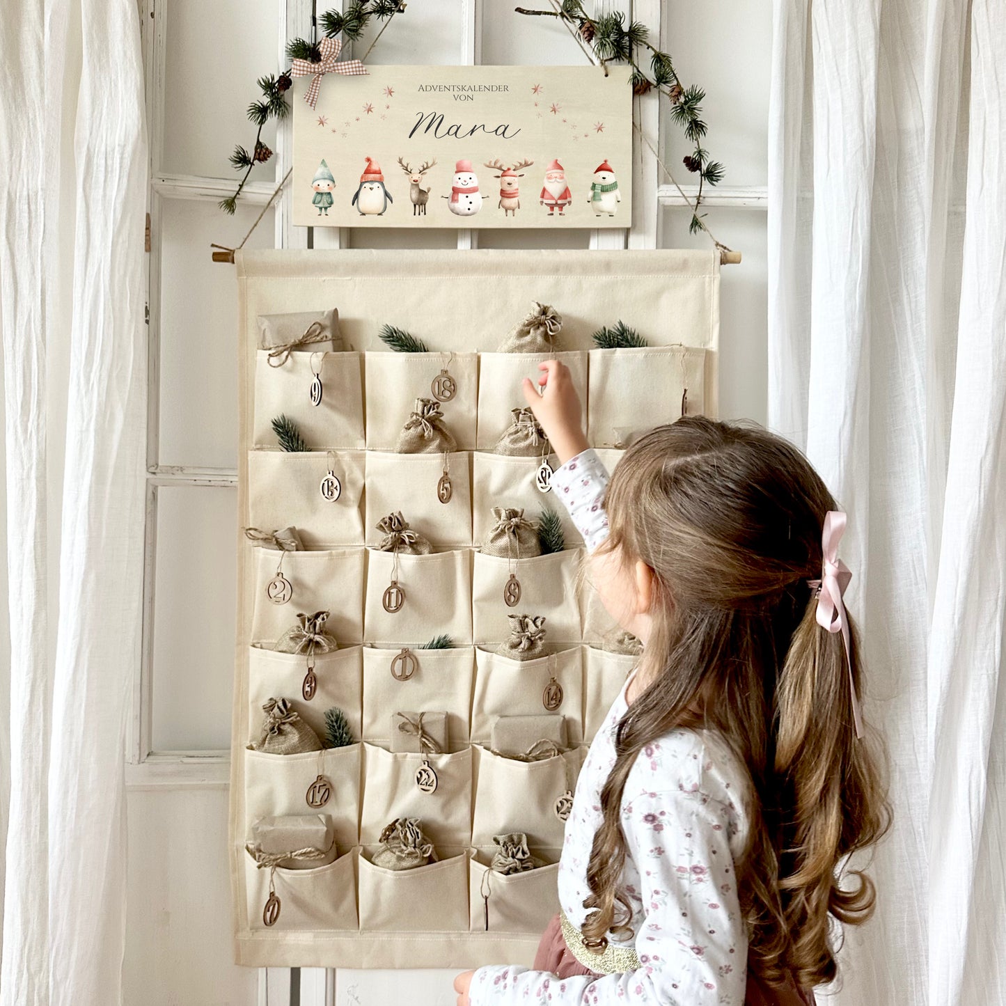 Kinder Adventskalender "Weihnachtsfiguren" mit Namen personalisiert aus Stoff zum Befüllen Holzschild Adventskalender jedes Jahr Weihnachten Mädchen Jungen