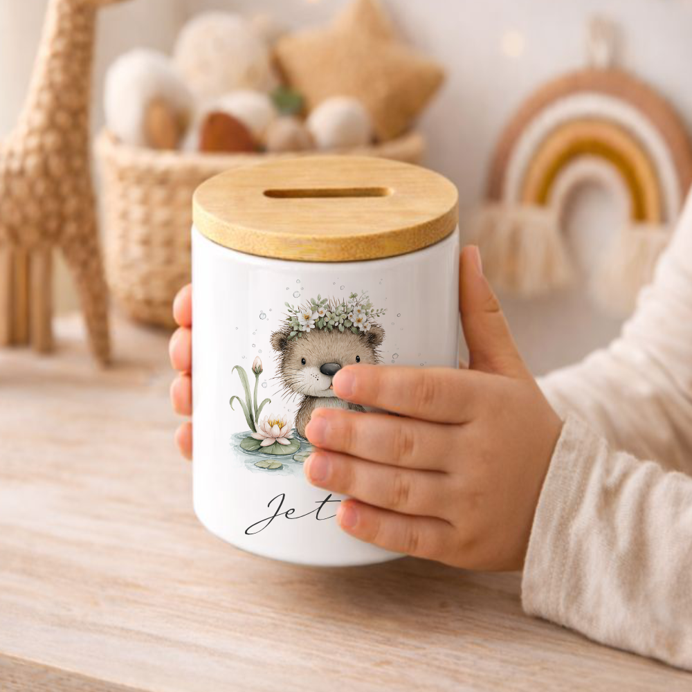 Personalisierte Keramik-Spardose mit Bambusdeckel für Kinder & Babys | Individuelles Geldgeschenk mit Namen | Motive: Igel, Faultier, Otter, Ente, Küken