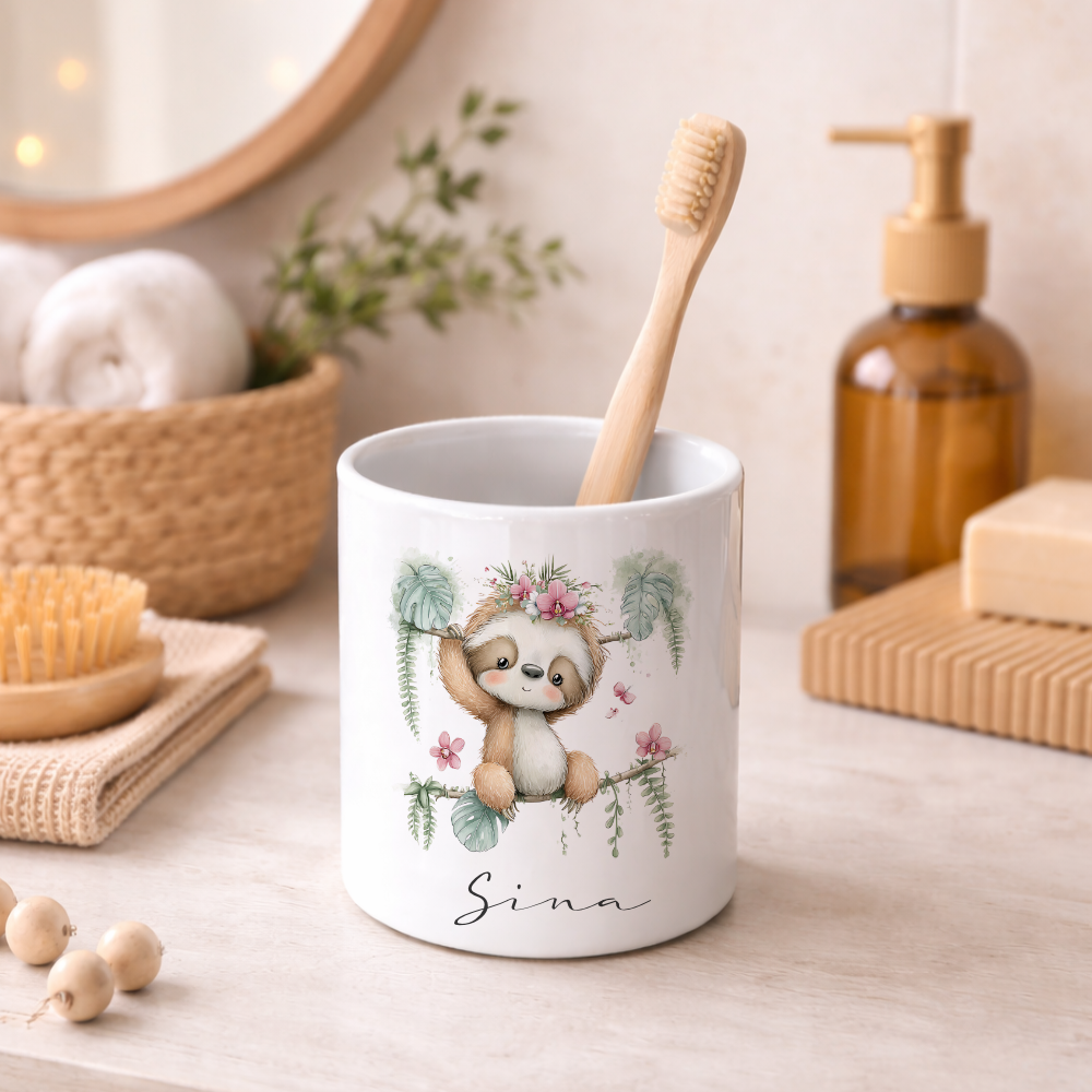 Personalisierter Zahnputzbecher für Kinder mit Namen | Keramik Trinkbecher & Zahnbürstenhalter | Geschenk für Kindergarten, Schule & Geburtstag | Motive: Faultier, Igel, Ente, Otter, Küken