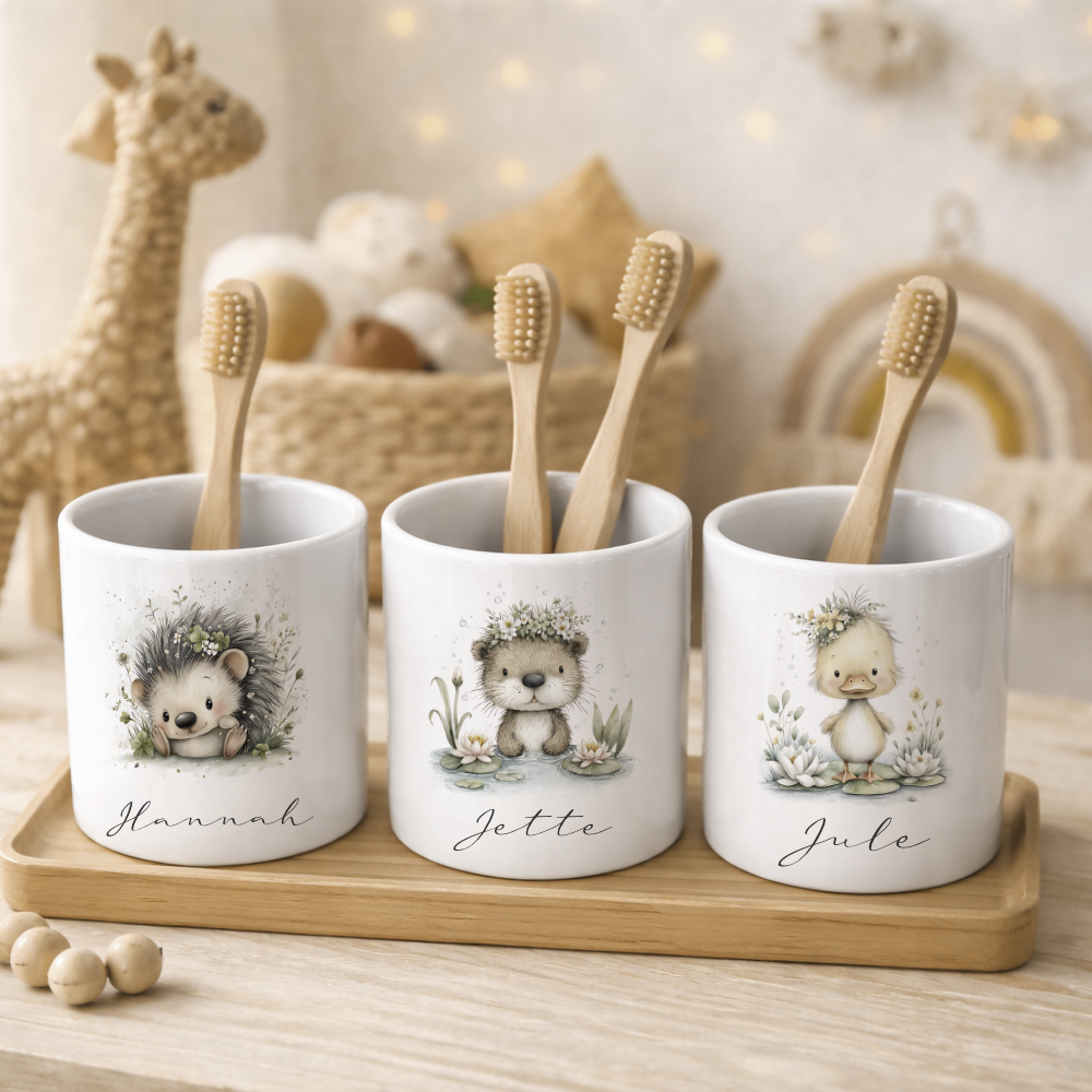 Personalisierter Zahnputzbecher für Kinder mit Namen | Keramik Trinkbecher & Zahnbürstenhalter | Geschenk für Kindergarten, Schule & Geburtstag | Motive: Faultier, Igel, Ente, Otter, Küken