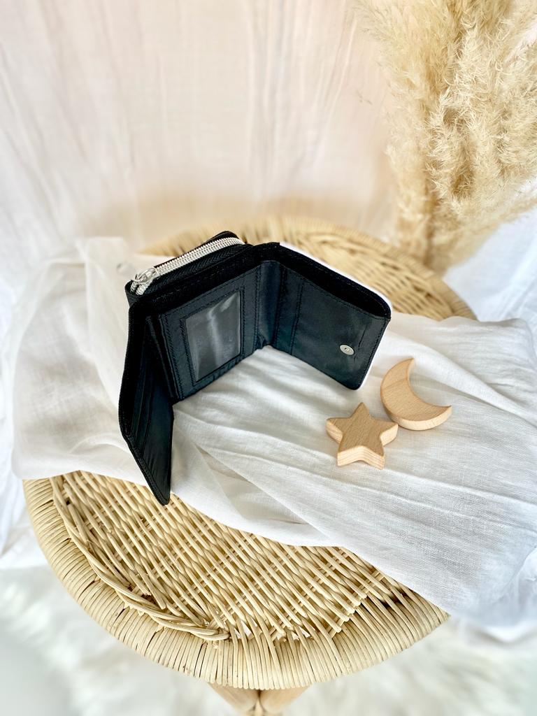 Geldbeutel für Kinder mit Tiermotiv u. Name | Kinderportemonnaie mit Wunschname u. Tierbaby | 4 Motivvarianten zur Auswahl | Eichhörnchen, Waschbär, Reh, Einhorn