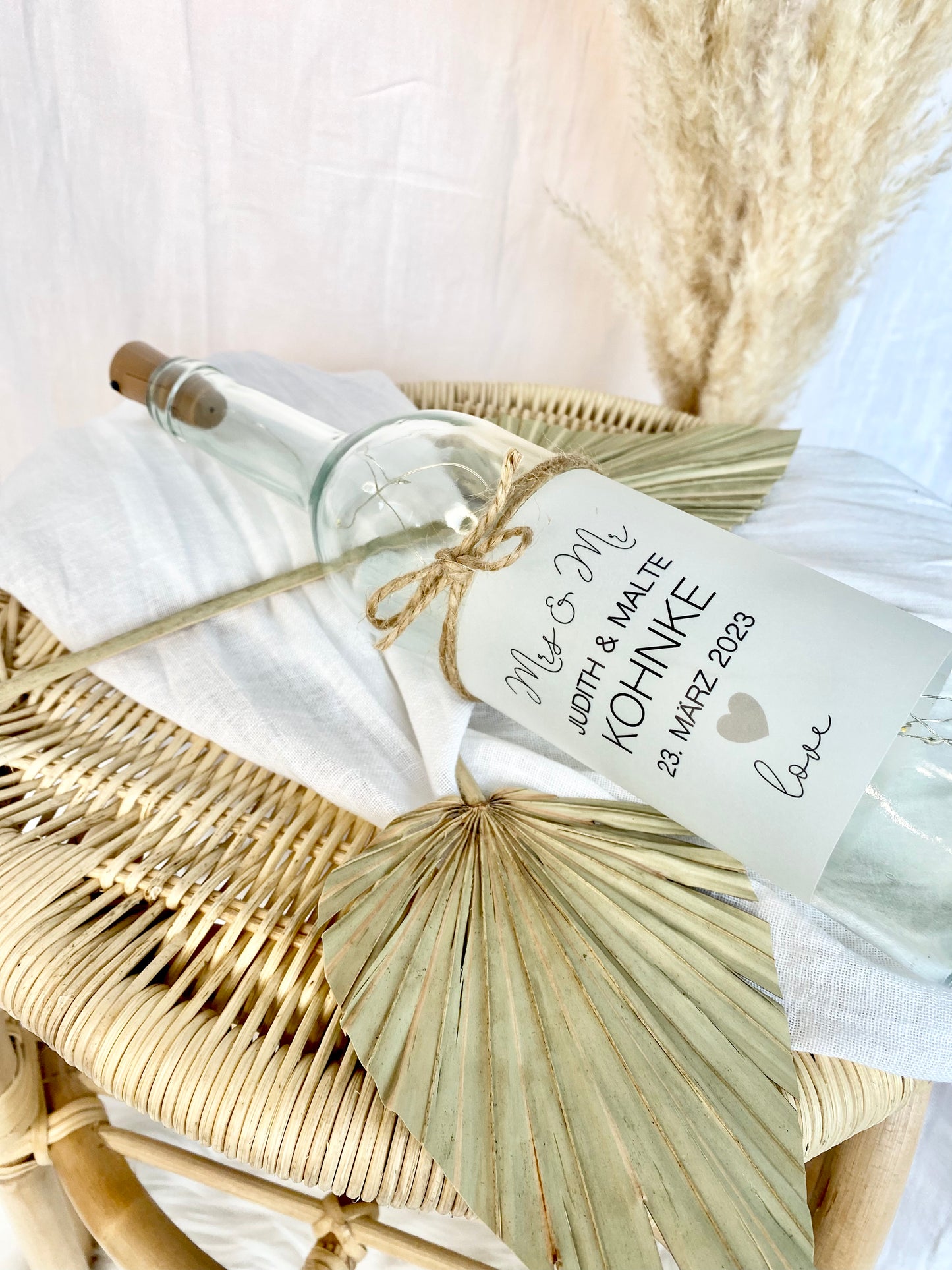 Hochzeitsgeschenk "Mr. & Mrs." mit Namen und Datum | Personalisiertes Flaschenlicht zur Hochzeit | Besondere Geschenkidee u. schöne Hochzeitsdeko