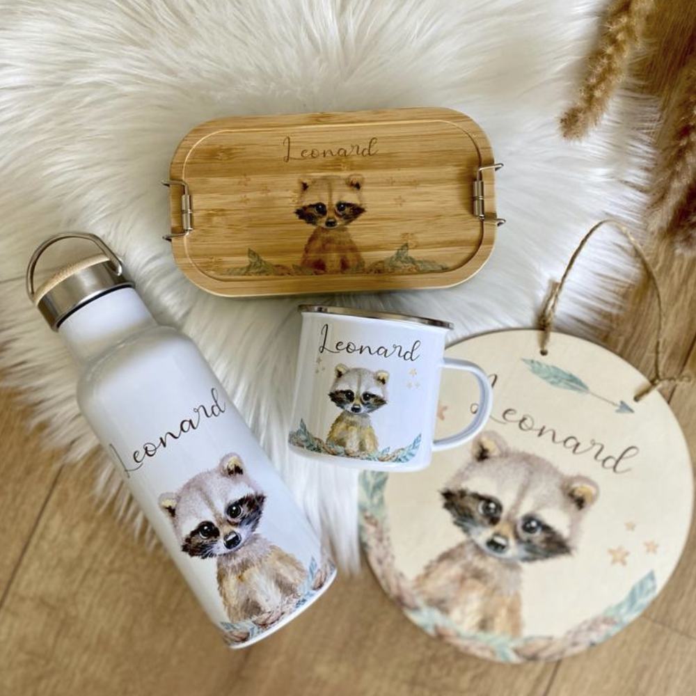 Geschenkset Brotdose Trinkflasche Türschild Tasse Waschbär für Kinder