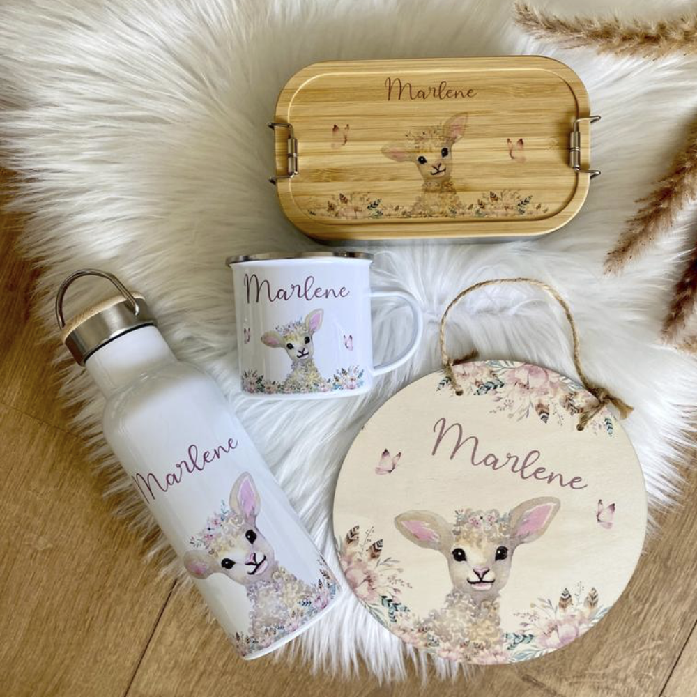 Geschenkset für Mädchen mit Schäfchen Motiv Brotdose Trinkflasche Tasse Türschild 