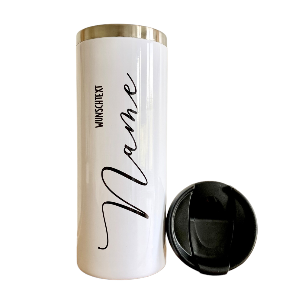 Thermobecher mit Deckel und Schriftzug. 