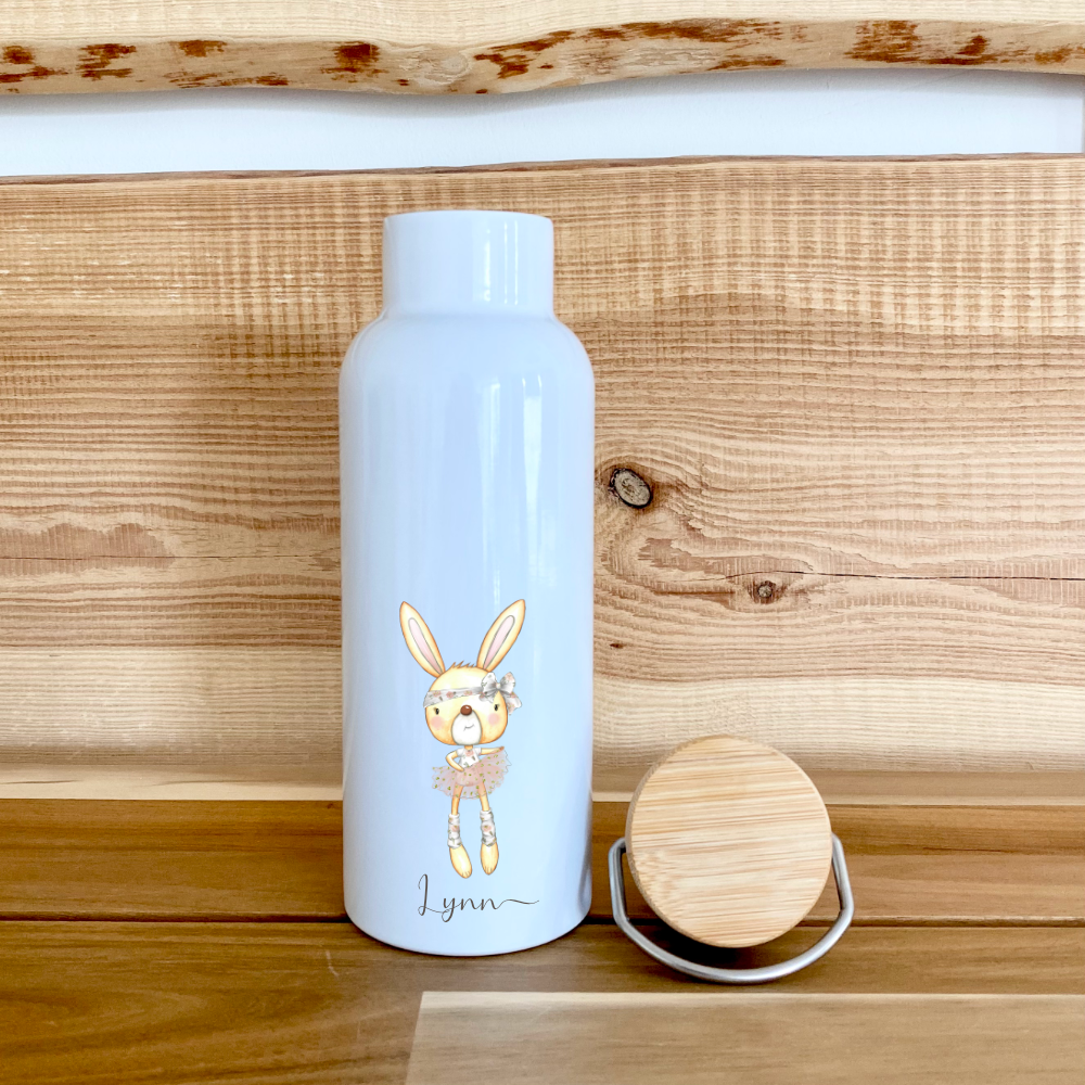 Trinkflasche mit Motiv Hase, personalisiert mit Namen.