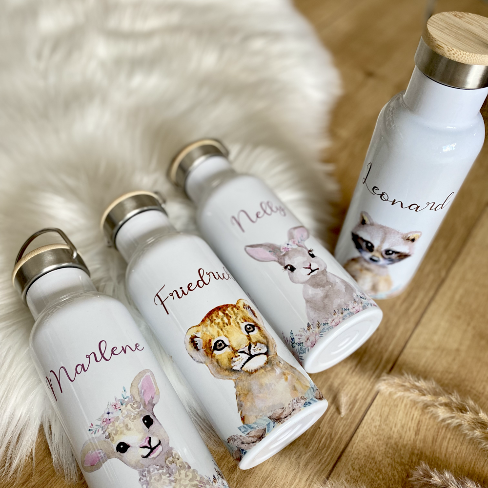 Kindertrinkflasche mit Tiermotiven und Namen personalisiert.