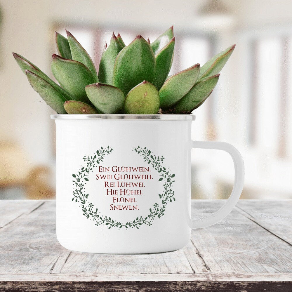 Tasse mit Spruch "Ein Glühwein, Swei Glühweih" | Originelle Glühweintasse aus Emaille | Kreatives Weihnachtsgeschenk