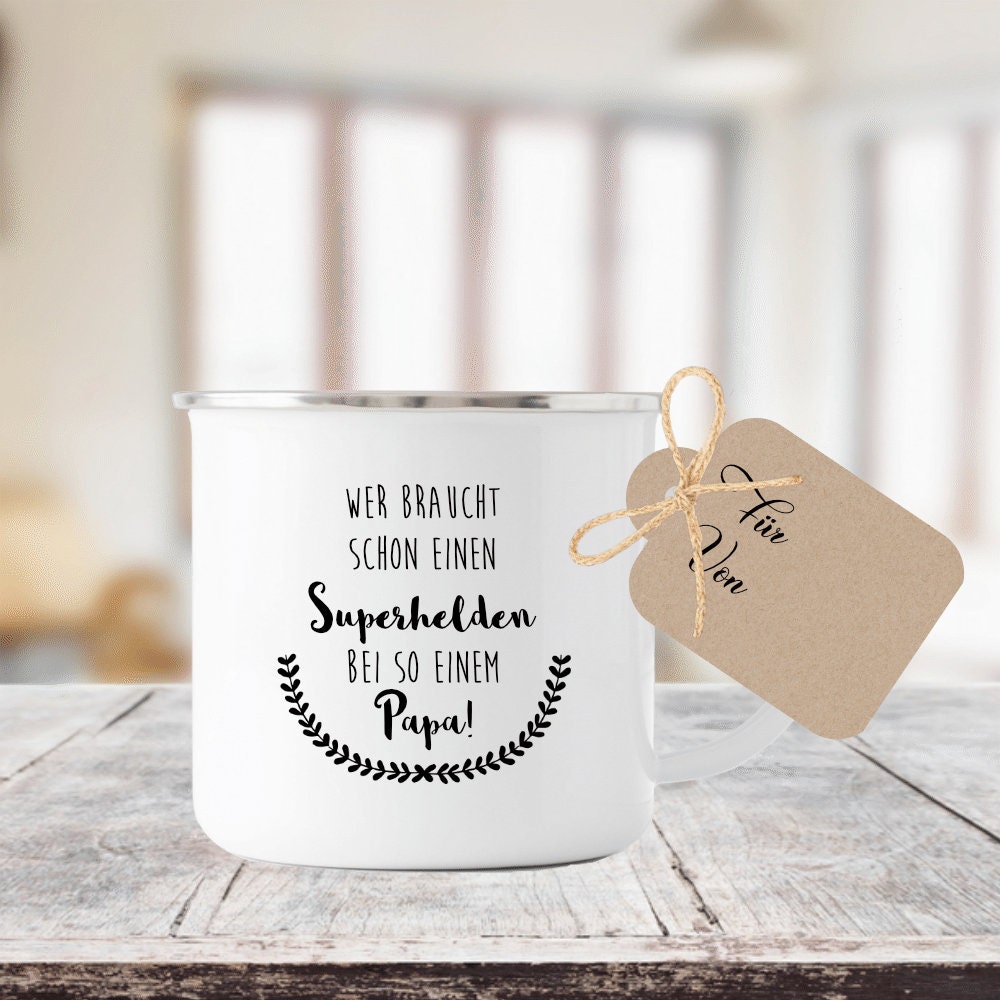 Tasse "Wer braucht schon einen Superhelden bei so einem Papa!" | Originelles Geschenk für Väter | Perfekt zum Vatertag und vielen weiteren Anlässen