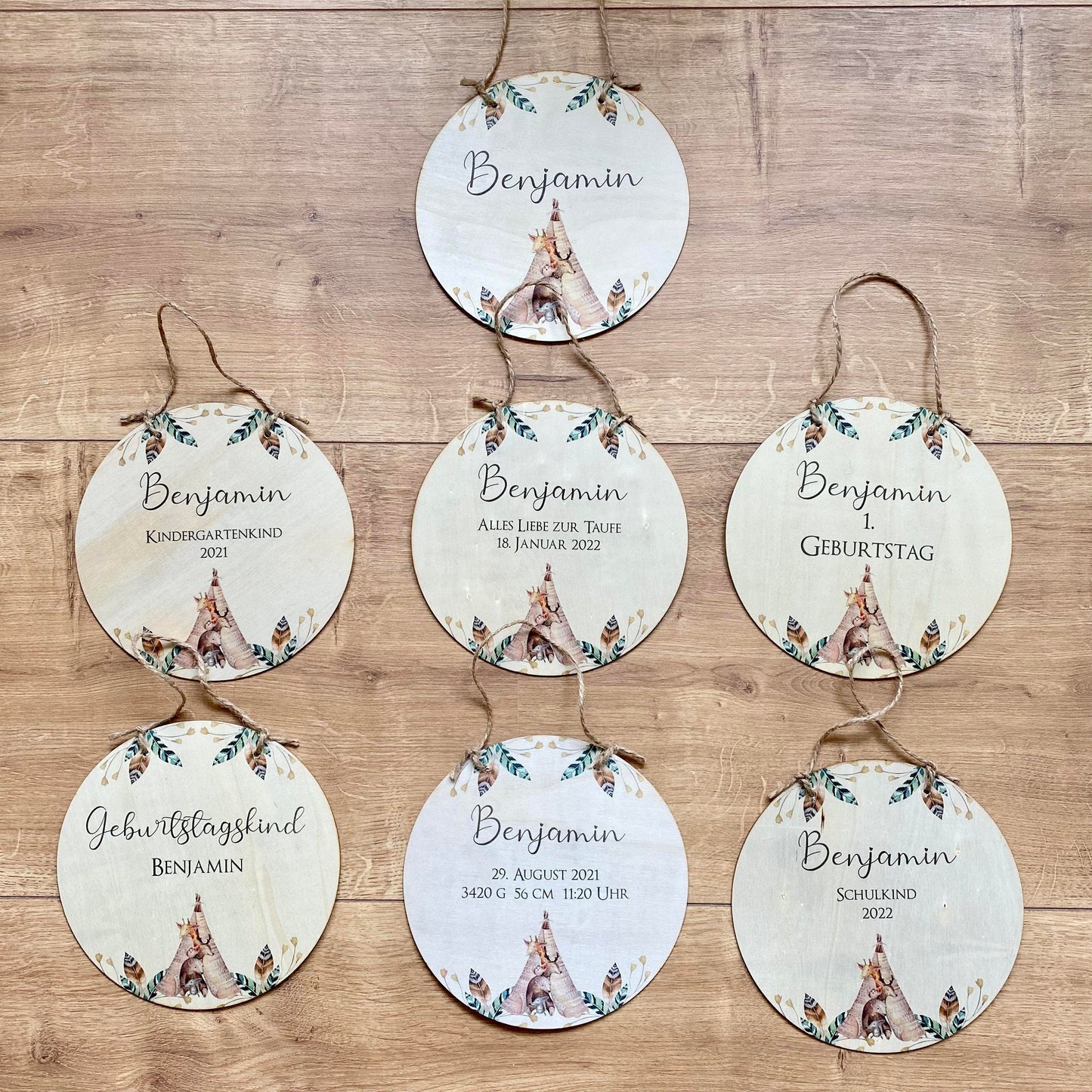 Namensschild mit Tippi und Tiermotiven für Jungen | Schöne Dekoidee für die Tür zum Babyzimmer | Persönliches Holzschild mit dem Namen des Jungen personalisiert | 4 Varianten zur Auswahl