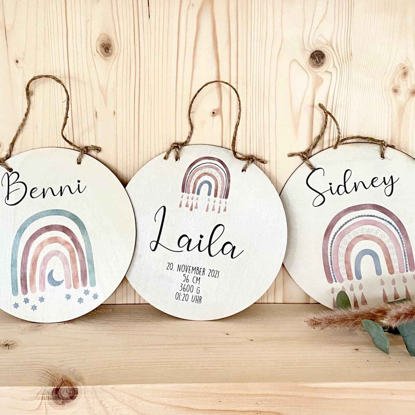 Geburtstafel "Regenbogen" aus Holz | Handgefertigt mit Namen u. Geburtsdaten | Personalisiertes Geschenk zur Geburt u. Taufe des Babys | Persönliche Geschenkidee für Neugeborene | Babygeschenk in 6 Motivvarianten für Mädchen und Jungen